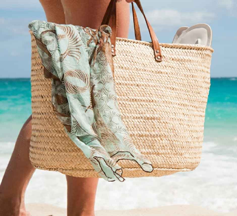 5 Must-Have Features to Have in a Beach Tote Bag