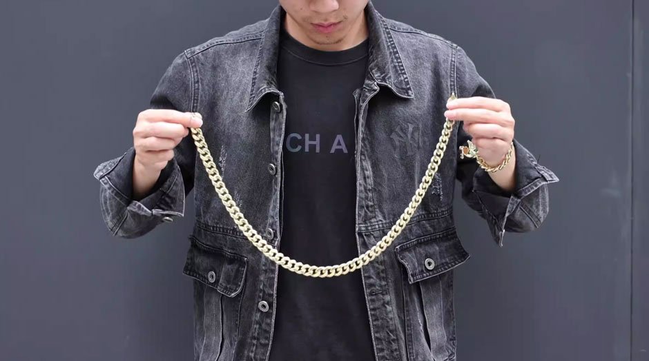 Enhance Your Style with a Solid 10K Gold Cuban Link Chain