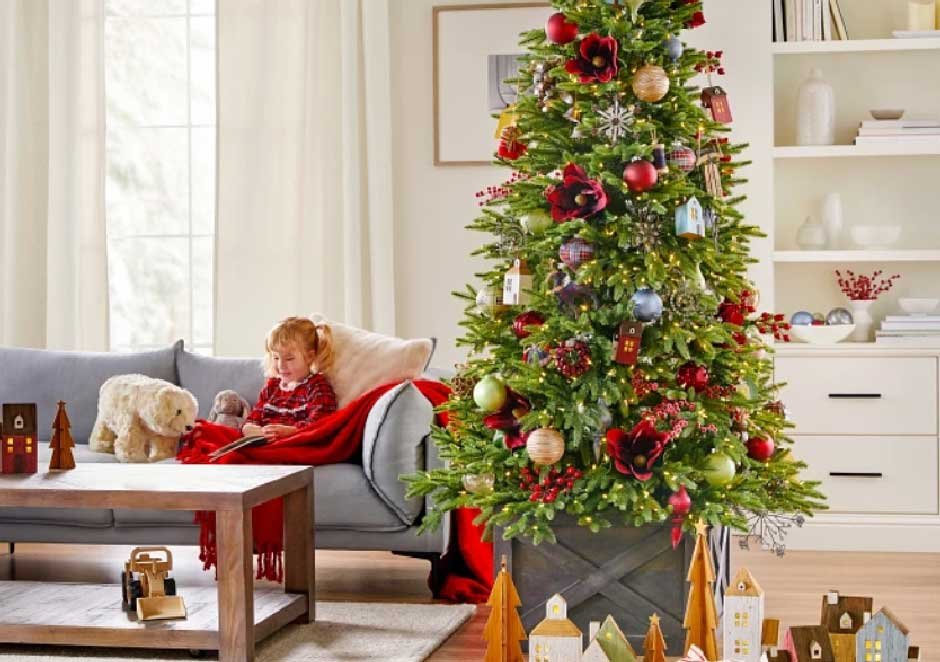 How to Make Your Christmas Tree the Centrepiece of Your Festive Decor
