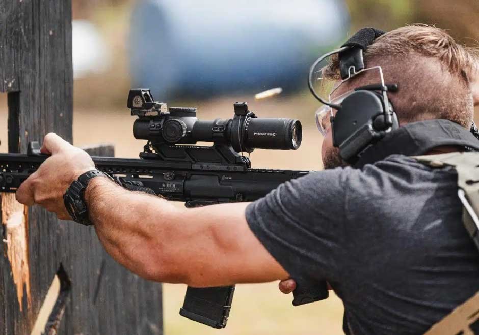 LPVO vs. Fixed Power Scopes: Pros & Cons for Tactical Shooting