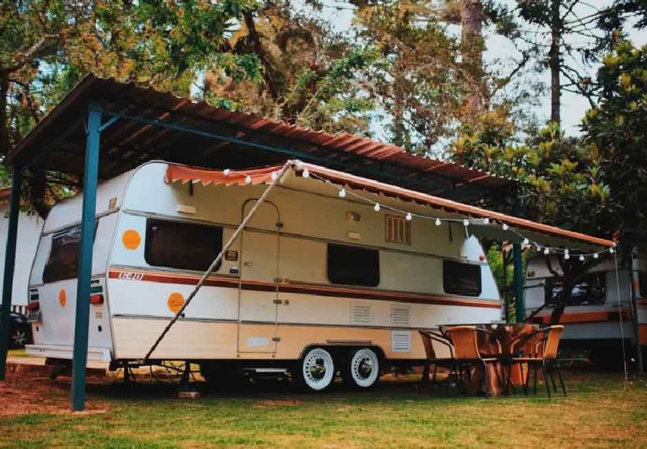 Manual vs. Electric RV Awnings: Which One Is Right for You