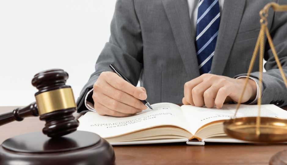 A Guide to Your FMLA Rights and When to Consult an Attorney