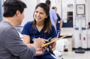 How to Choose the Right Medical Assistant Program in Phoenix?