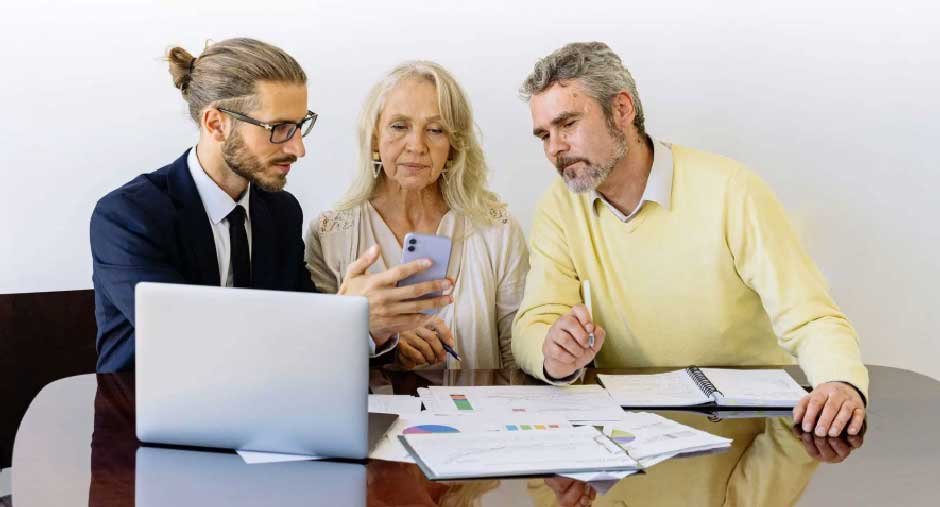 The Comprehensive Benefits of Collaborating with a Wholesale Insurance Broker