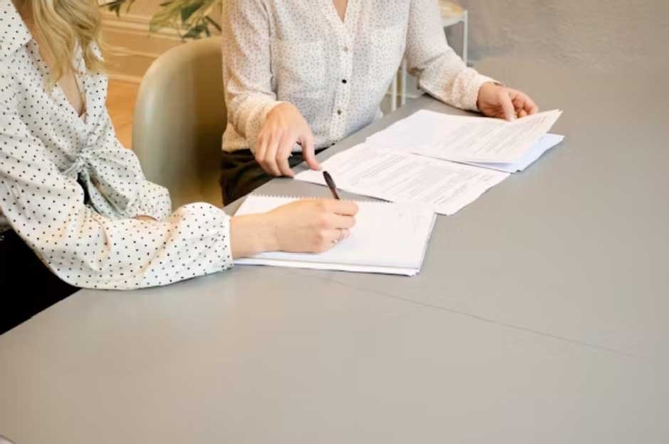 Beyond the Contract: How an Employment Lawyer Handles Workplace Disputes and Investigations