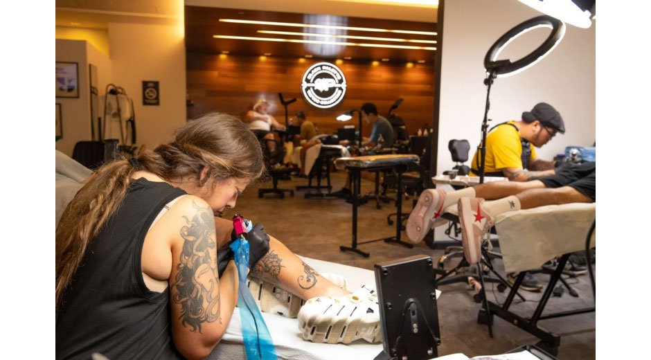Get-Inked-at-a-Trusted-Waikiki-Tattoo-Parlor-Black-Palette-Tattoo112