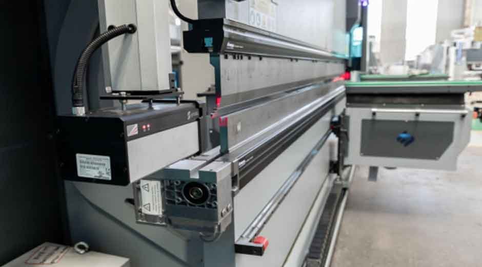 How-Press-Brakes-Power-Productivity-in-the-Metalworking-Industry1