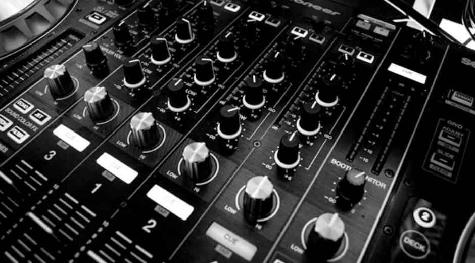 The Ultimate Pre-Move Checklist for Creatives in Los Angeles: Stress-Free Relocation for Artists, Musicians & Professionals