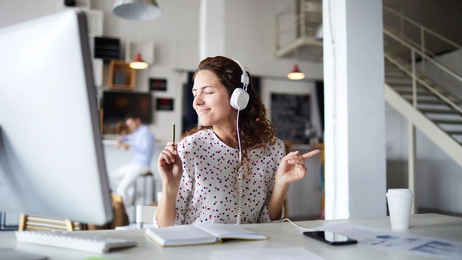 How Micro-Creativity Helps Break Up Long Work Sessions