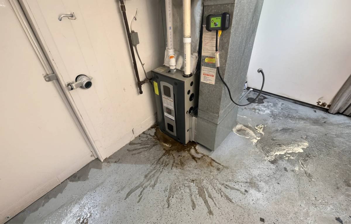 why-is-my-lg-air-conditioner-leaking-water-6-cause-1
